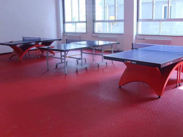 乒乓球场地板如何做好维护保养工作？